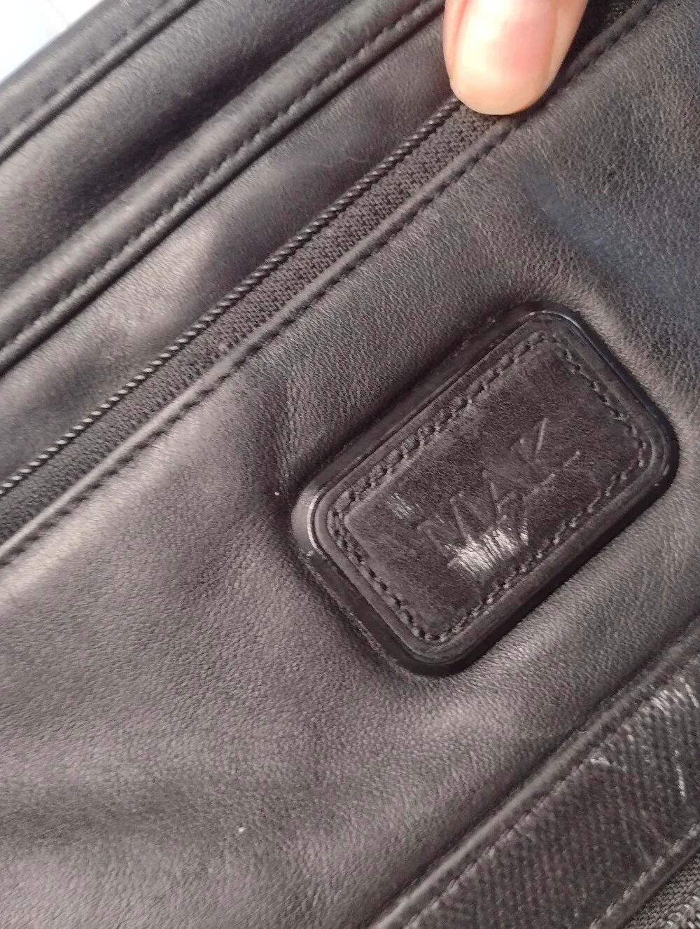 TUMI Alpha 2 Expandable Laptop Briefcase Business Travel Bag Black Leather
